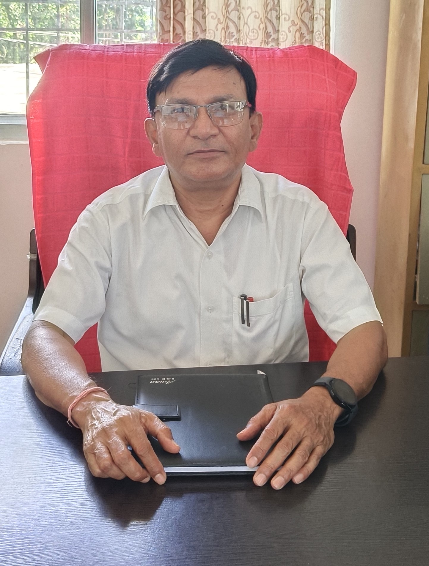 मदन घिमिरे  प्रमुख भूमि प्रशासन कार्यालय इनरुवा सुनसरी